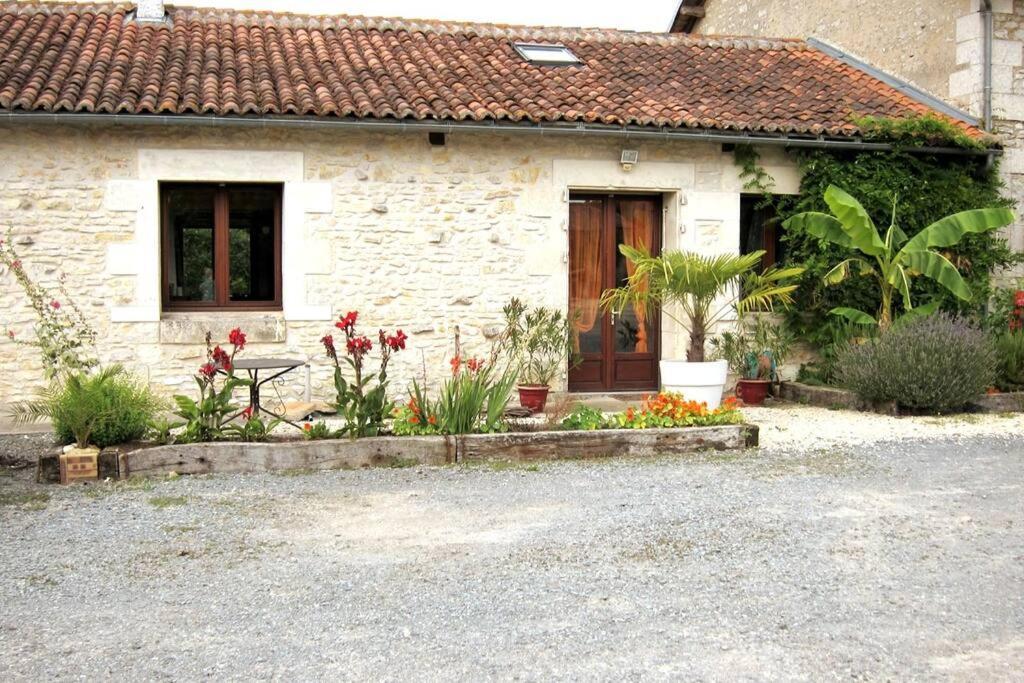 La Fermette Aux Lamas Savigny-Lévescault 외부 사진